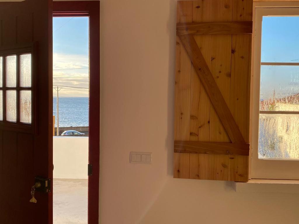 Agua E Sal - Seafront House, With Garden And Independent Suite. Ribeira Quente Exterior photo